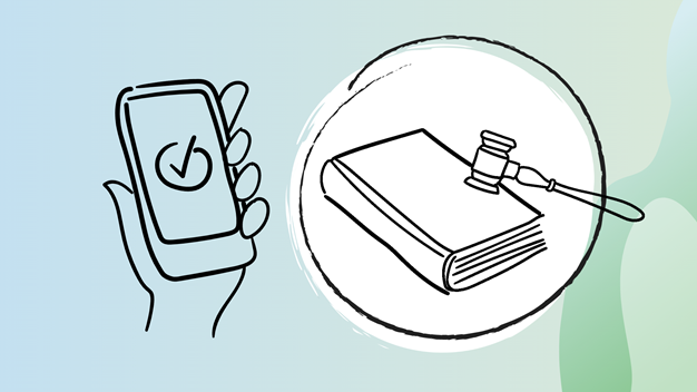 Hånd som holder en mobiltelefon. Og en dommerhammer og en lovbok.