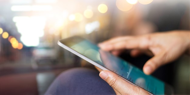 A person using a tablet, photo.