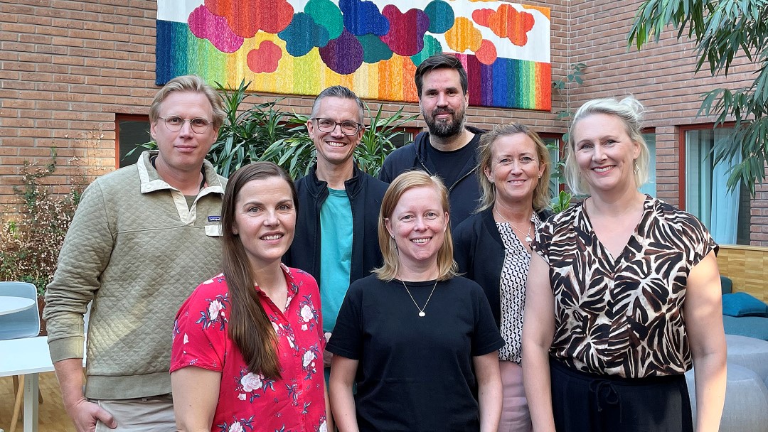 Foto p&aring; teamet fr&aring;n SPV, &ouml;vre raden fr&aring;n v&auml;nster Karl Rehnstr&ouml;m, Johan &Auml;del, Daniel Norlin. P&aring; nedre raden Carolina Frankson, Pernilla Stenlund, Camilla Persson och Jennie Lind.
